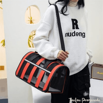 Sac de transport MeshPetCarrier rouge avec panneaux mesh respirants pour petits chiens