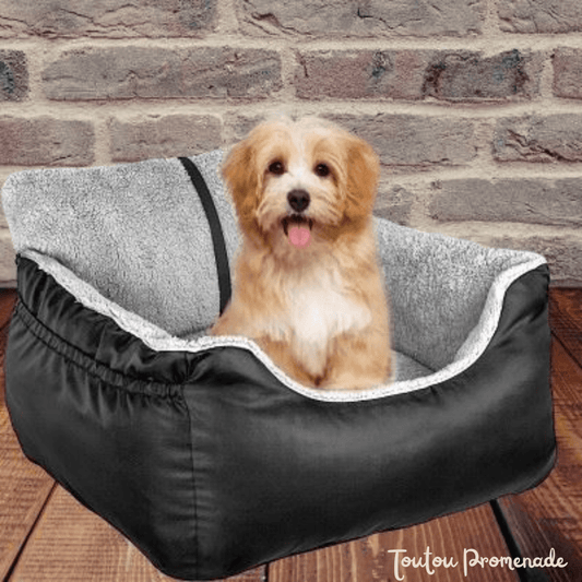 Détail des parois rembourrées et attache harnais du siège auto PetCarSeat noir